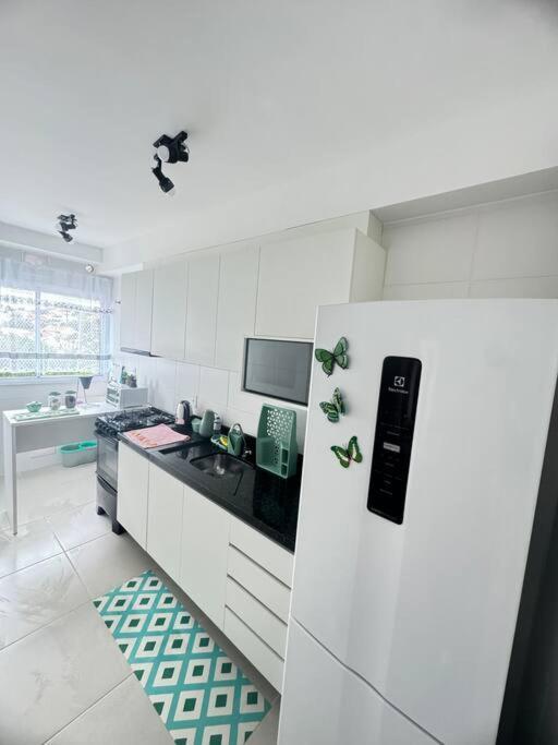 Apartment Com *