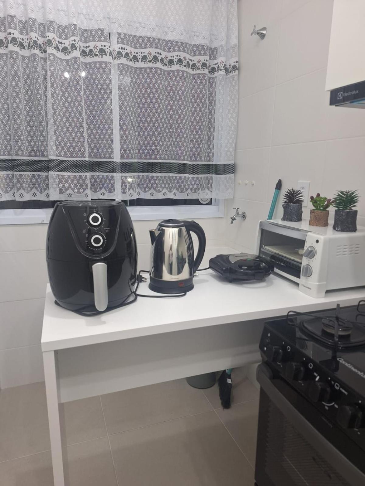 Apartment Com *